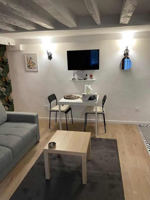 Appartement Confortable - Opera - Place De La Madeleine - Saint Martin - 4 Pers パリ エクステリア 写真
